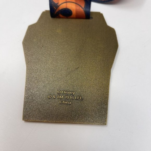 Disneyland Star Wars 5K Finisher Medal 2017 Gold RunDisney Collector’s Medal - Picture 5 of 5